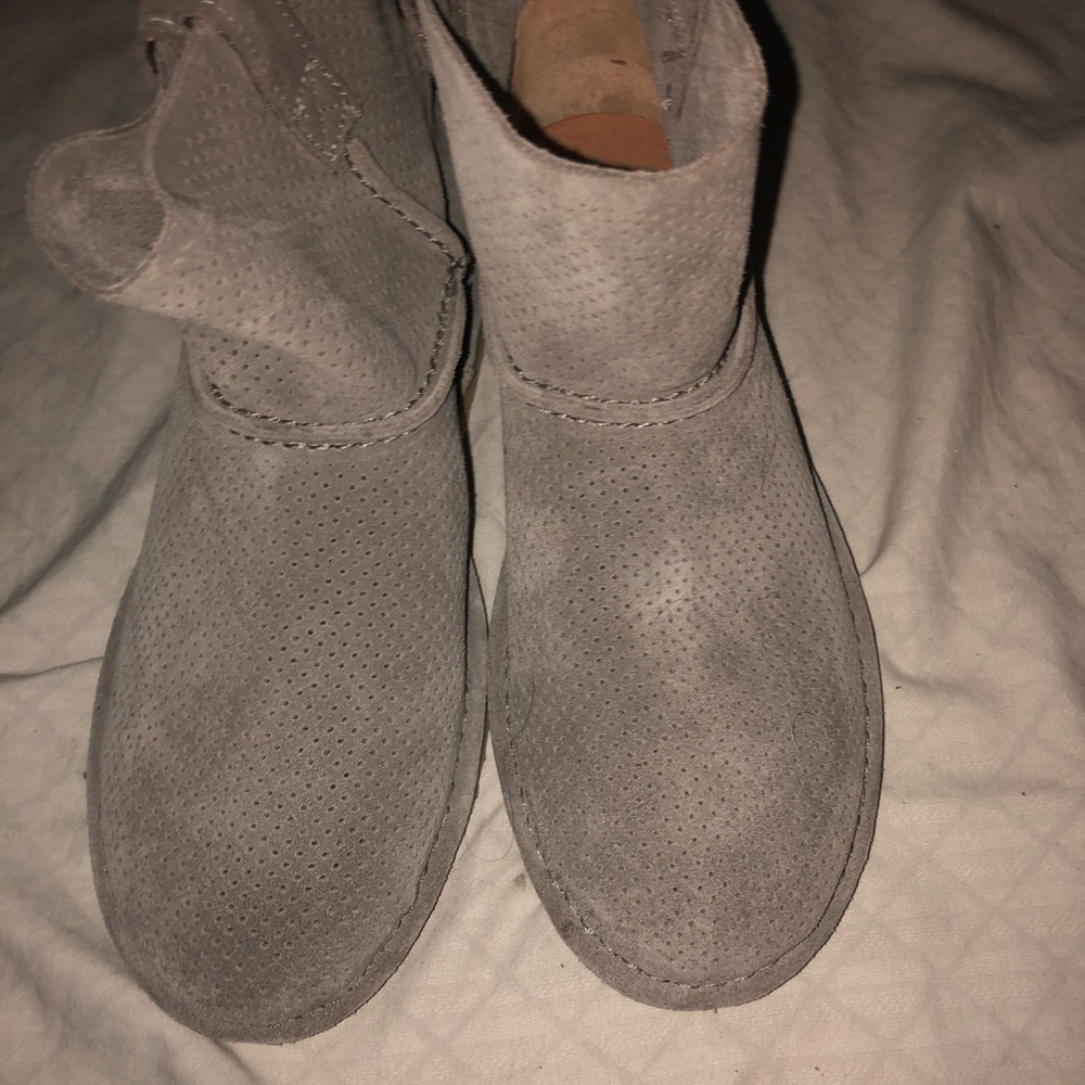 Grey short Ugg’s